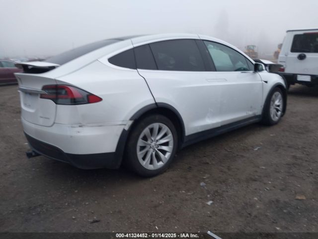5YJXCDE2XMF319579 Tesla 2021