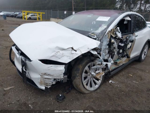 5YJXCDE2XMF319579 Tesla 2021
