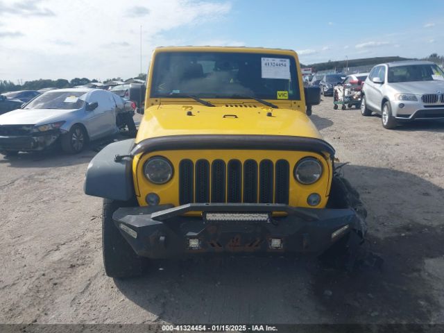 1C4BJWDG5FL573788 Jeep Wrangler Unlimited Sport