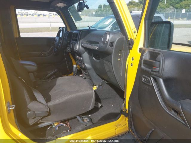 1C4BJWDG5FL573788 Jeep Wrangler Unlimited Sport