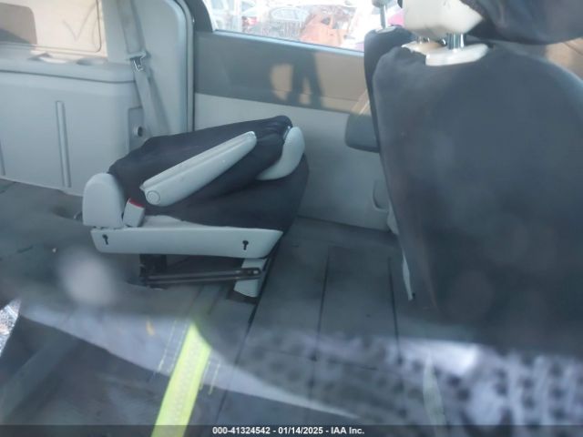 2010 CHRYSLER TOWN & COUNTRY 2A4RR2D18AR431327 Photo 7