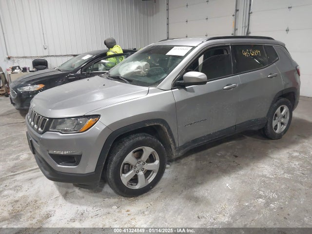 Jeep Compass Latitude 4x4 2018 3C4NJDBBXJT232229 Image 2