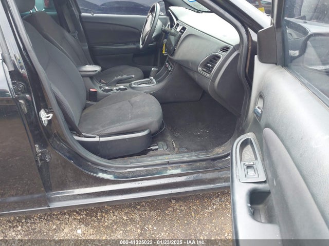 Chrysler 200 LX 2014 1C3CCBAB6EN214098 Image 5