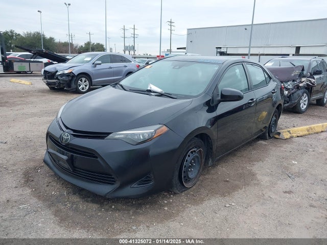 Toyota COROLLA LE 2018 5YFBURHE8JP850502 Image 2