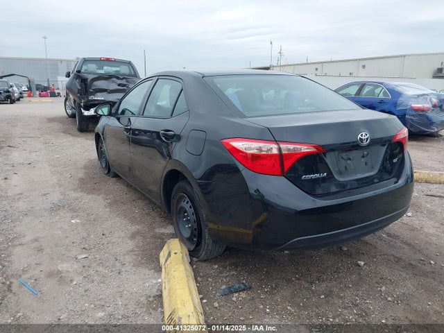 Toyota COROLLA LE 2018 5YFBURHE8JP850502 Image 3