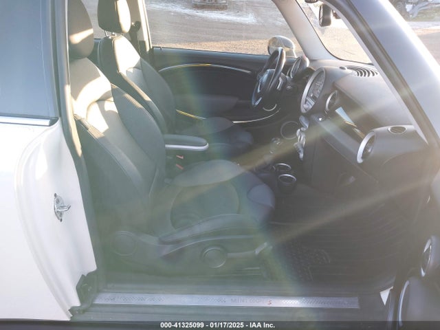 2009 MINI COOPER S CLUBMAN WMWMM33509TP92867 Photo 4