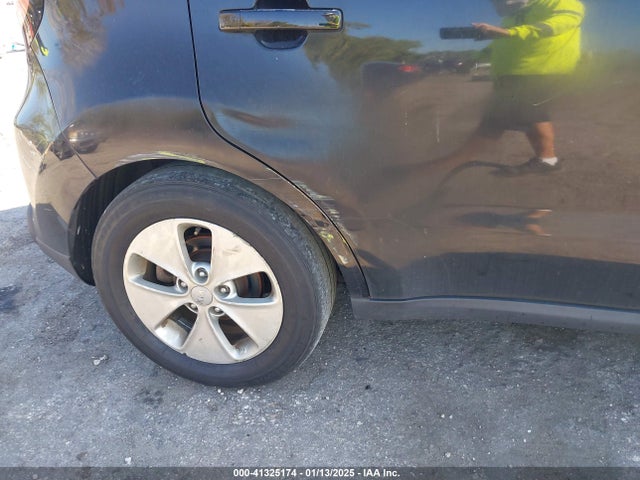 KIA Soul 2016 KNDJN2A22G7833768 Image 12