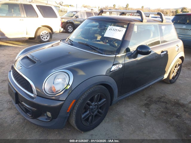 2011 MINI COOPER S WMWSV3C5XBTY23813 Photo 1