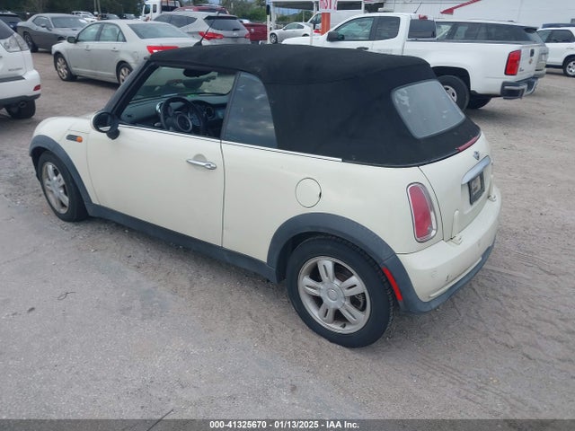 2006 MINI COOPER WMWRF33506TG15783 Photo 2