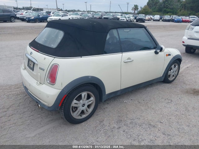 2006 MINI COOPER WMWRF33506TG15783 Photo 3