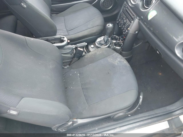 2006 MINI COOPER WMWRF33506TG15783 Photo 4