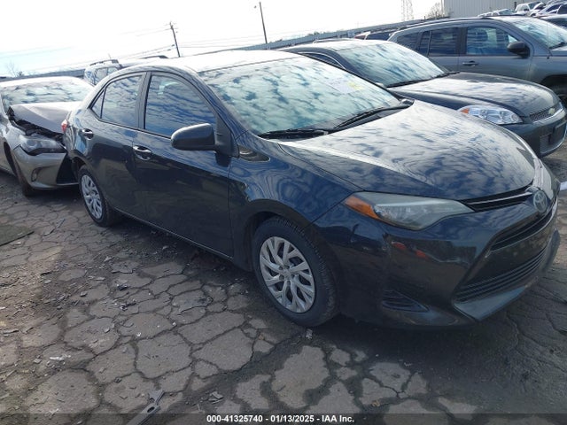 Toyota COROLLA LE 2018 5YFBURHE7JP848868 Image 1