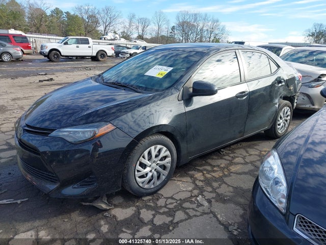 Toyota COROLLA LE 2018 5YFBURHE7JP848868 Image 2