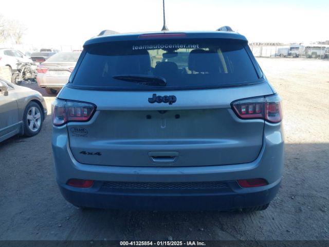 3C4NJDBB1JT326239 Jeep 2018