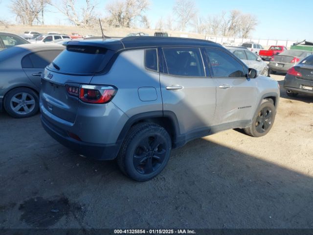 3C4NJDBB1JT326239 Jeep 2018