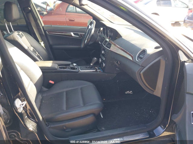 WDDGF4HB2EA965475 Mercedes-Benz C 250 Luxury/sport