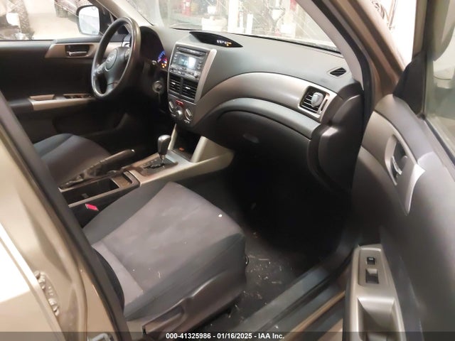 41325986 :رقم المزاد ، JF2SH63699H725312 vin ، 2009 Subaru Forester 2.5x مزاد بيع