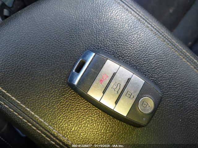 KNDCC3LCXH5070518 KIA NIRO EX