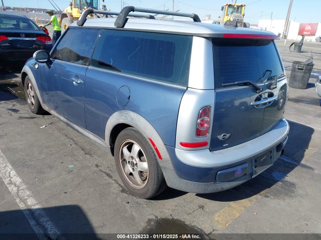 2011 MINI COOPER CLUBMAN WMWZF3C5XBT187633 Photo 2
