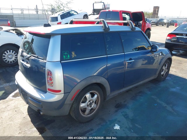 2011 MINI COOPER CLUBMAN WMWZF3C5XBT187633 Photo 3