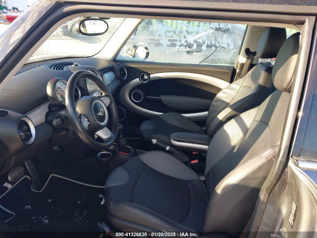2009 MINI COOPER S WMWMF735X9TV39962 Photo 4