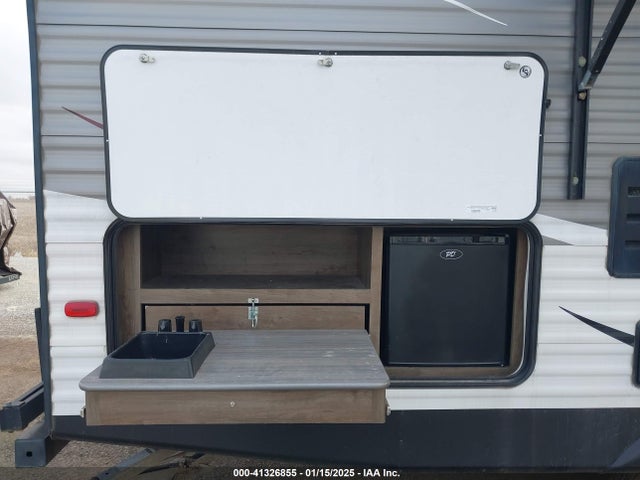 41326855 :رقم المزاد ، 4YDT2442XJH934743 vin ، 2018 Coleman Lantern 244bh مزاد بيع