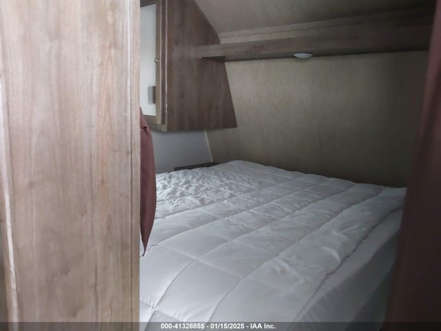 41326855 :رقم المزاد ، 4YDT2442XJH934743 vin ، 2018 Coleman Lantern 244bh مزاد بيع