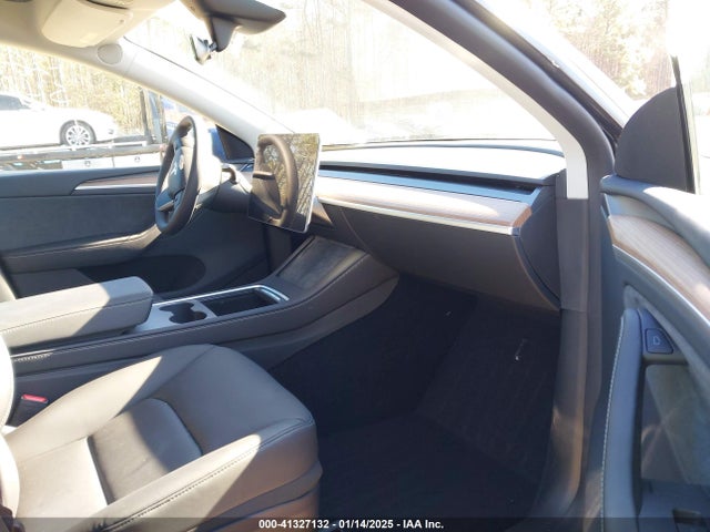 2024 TESLA MODEL Y 7SAYGDEEXRA323691 Photo 4