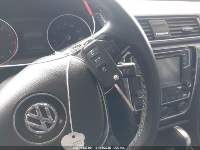 1VWBA7A33JC011546 Volkswagen Passat 2.0t Se