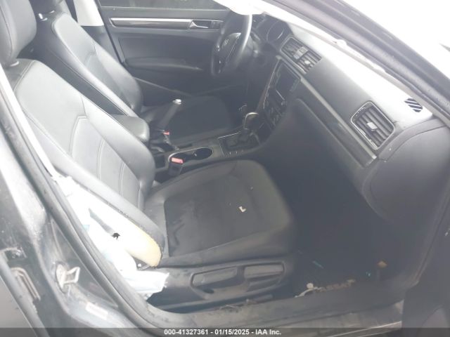 1VWBA7A33JC011546 Volkswagen Passat 2.0t Se