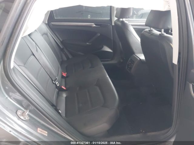 1VWBA7A33JC011546 Volkswagen Passat 2.0t Se
