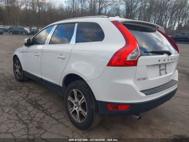 2011 VOLVO XC60 YV4902DZ9B2149989 Photo 2