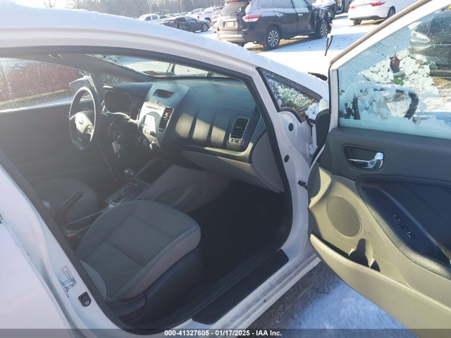 KNAFX4A63G5568334 KIA FORTE LX