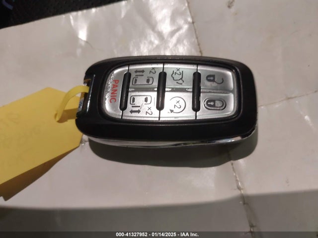 Chrysler Pacifica 35th Anniversary Limited 2019 2C4RC1GG6KR748896 Image 11