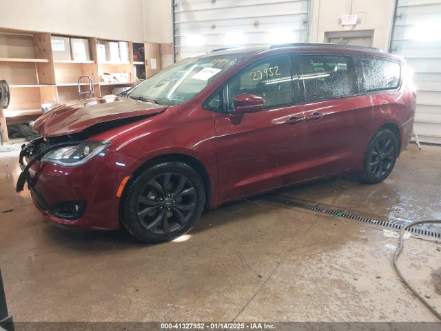Chrysler Pacifica 35th Anniversary Limited 2019 2C4RC1GG6KR748896 Image 2
