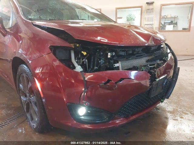 Chrysler Pacifica 35th Anniversary Limited 2019 2C4RC1GG6KR748896 Image 6