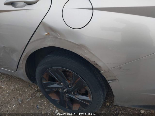 5NPLM4AG3MH040957 Hyundai ELANTRA SEL