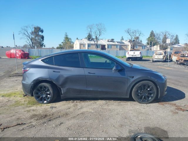 7SAYGDEE2NF404469 Tesla Model Y Long Range Dual Motor All-wheel Drive