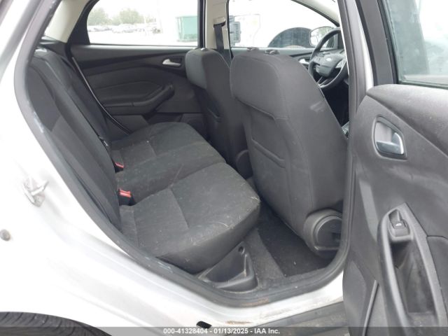 1FADP3K25FL328797 Ford FOCUS SE