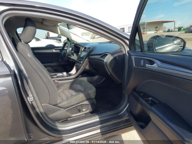 3FA6P0HD4HR339696 Ford FUSION SE