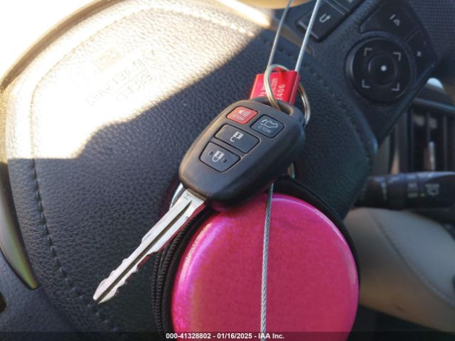 JTMWFREV5FD074940 Toyota Rav4 Xle