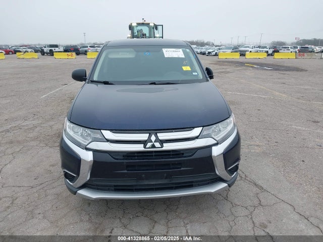 Mitsubishi Outlander Es 2018 JA4AD2A35JZ001648 Image 11