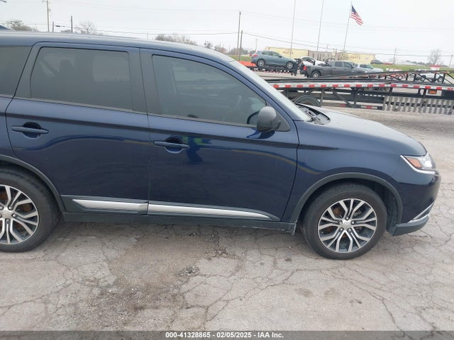 Mitsubishi Outlander Es 2018 JA4AD2A35JZ001648 Image 12