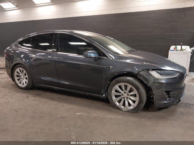 2018 TESLA MODEL X 5YJXCBE20JF138216 Photo 0