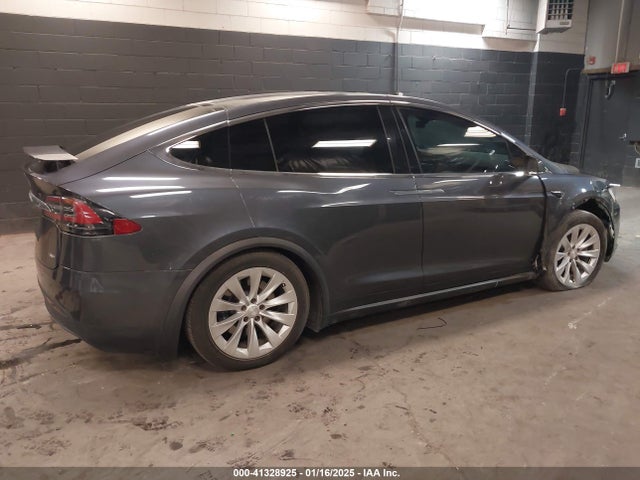 2018 TESLA MODEL X 5YJXCBE20JF138216 Photo 3