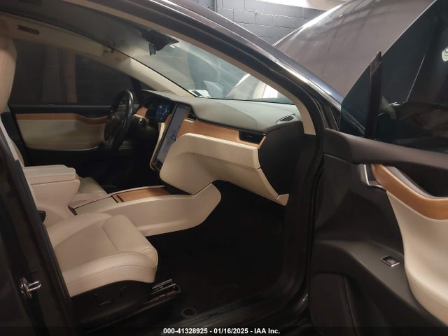 2018 TESLA MODEL X 5YJXCBE20JF138216 Photo 4