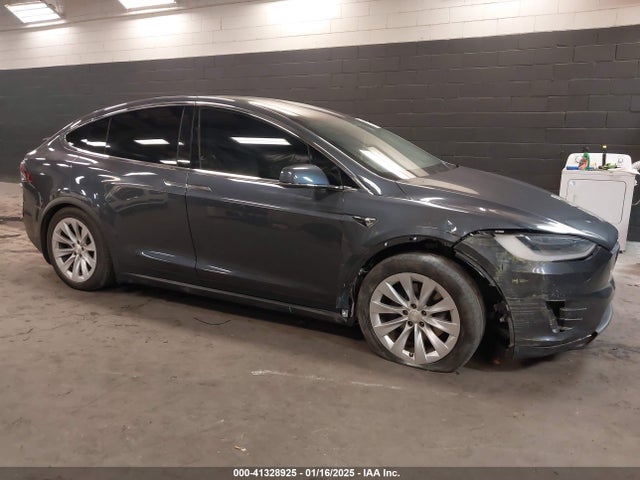 2018 TESLA MODEL X 5YJXCBE20JF138216 Photo 5