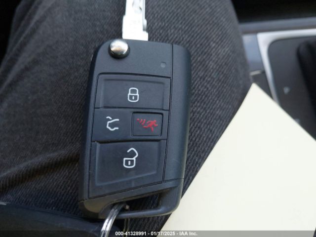 3VW117AU6JM753197 Volkswagen Golf Sportwagen Tsi S