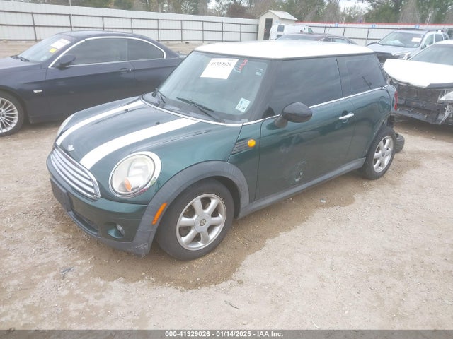2008 MINI COOPER WMWMF33508TU66818 Photo 1