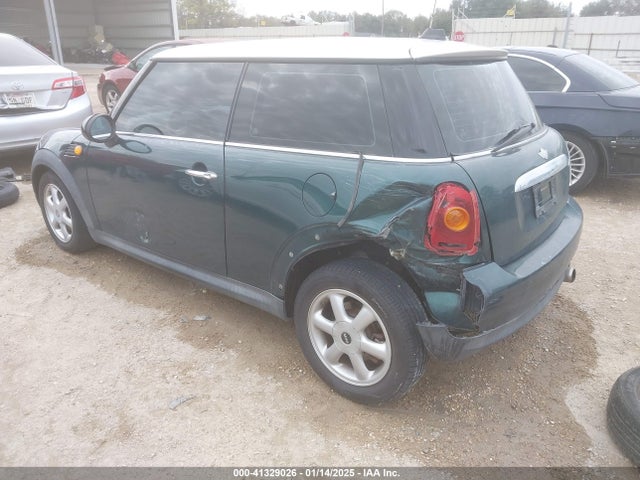 2008 MINI COOPER WMWMF33508TU66818 Photo 2